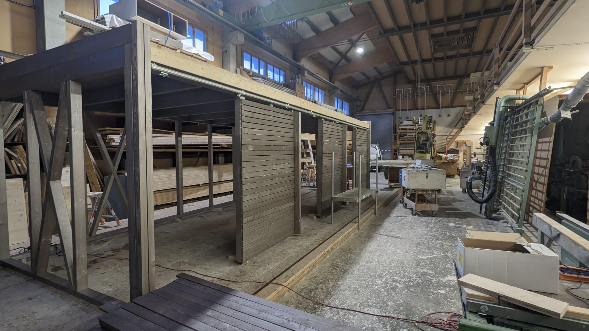 Unterstand in Holz mit Horizontalschalung